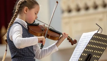 На Алтае выделят более 70 миллионов рублей на обновление музыкальных школ На Алтае выделят более 70 миллионов рублей на обновление музыкальных школ